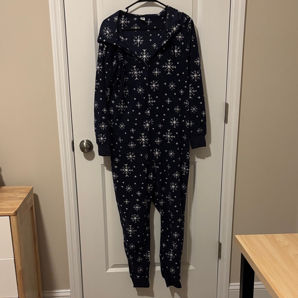 Old Navy Dark Blue Snowflake pajama set
